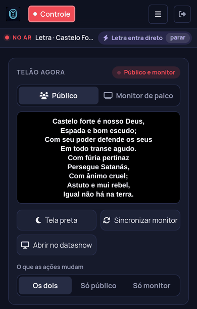 Controle do U-Control aberto no celular